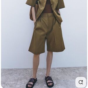 NWT Zara brown pleated bermudas